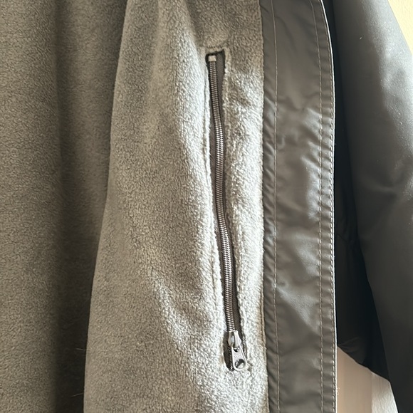 Columbia Jacket w/Fleece Lining - Picture 7 of 10